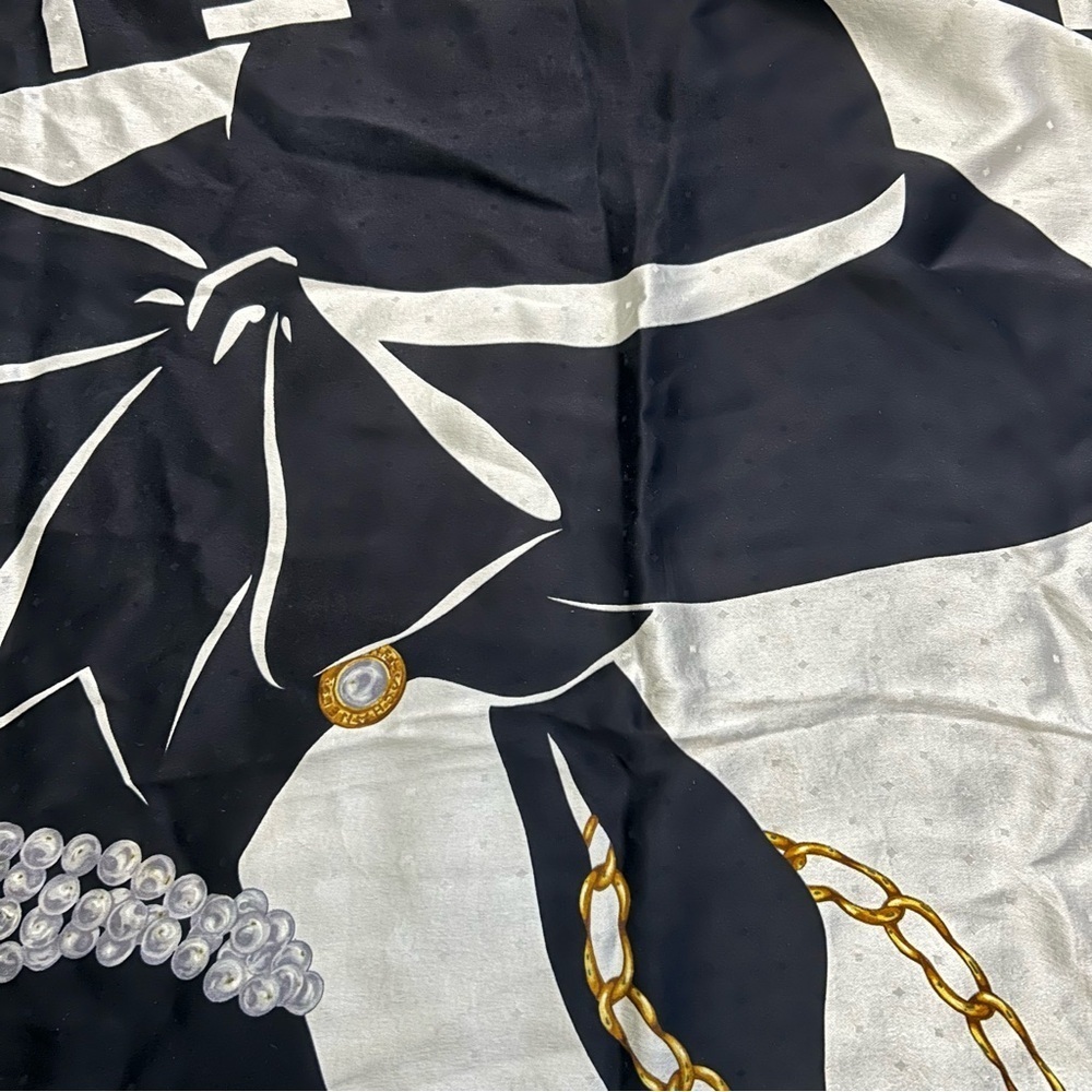 Chanel Vintage Silk Scarf — Coco Silhouette Black & White Chain Print - Picture 4 of 6